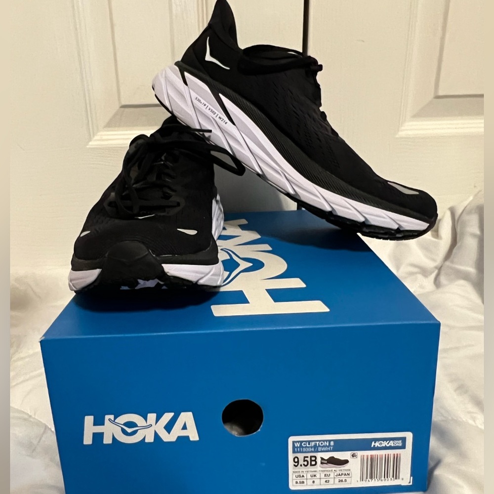 Hoka Women’s Clifton 8 9.5B